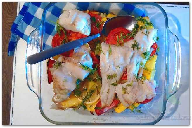 Рыба по-гречески с картофелем, запеченная в духовке, фото